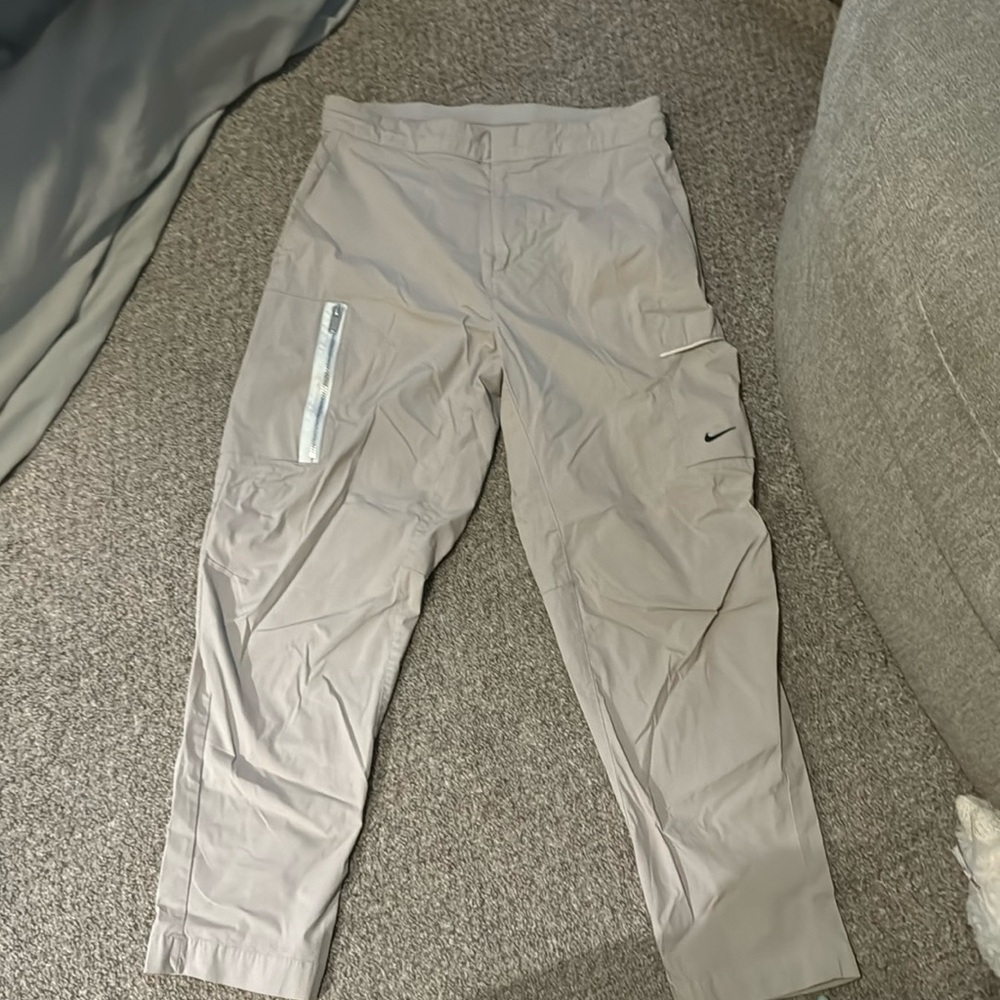 Nike Lightweight Cargo Pants in Tan